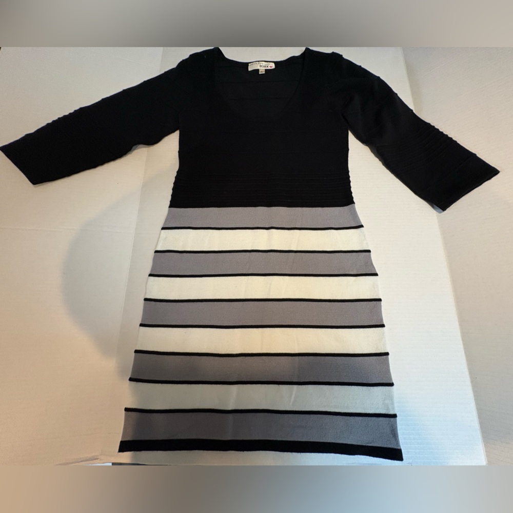 Women’s Large I’m In Love With Derek Light Weight Sweater Dress Black Striped